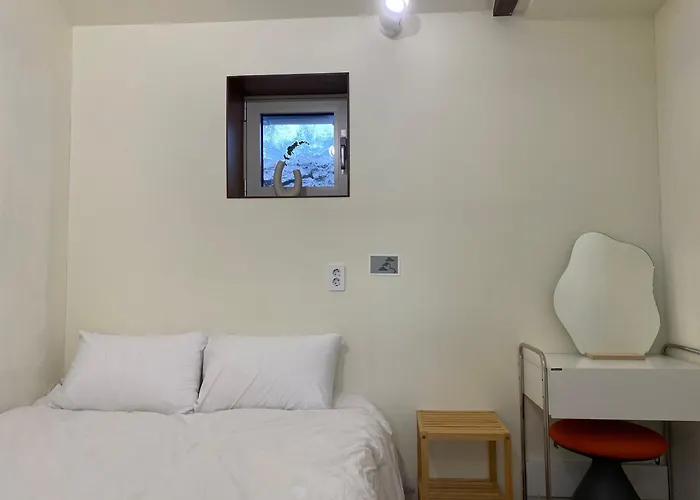 Apartment 지하철 2분 , 6인3룸4베드 ,독채 , 마당 ,동대문 명동 경복궁 10분 ,성수 홍대 20분 Seoul