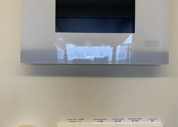 지하철 2분 , 6인3룸4베드 ,독채 , 마당 ,동대문 명동 경복궁 10분 ,성수 홍대 20분 Apartment *