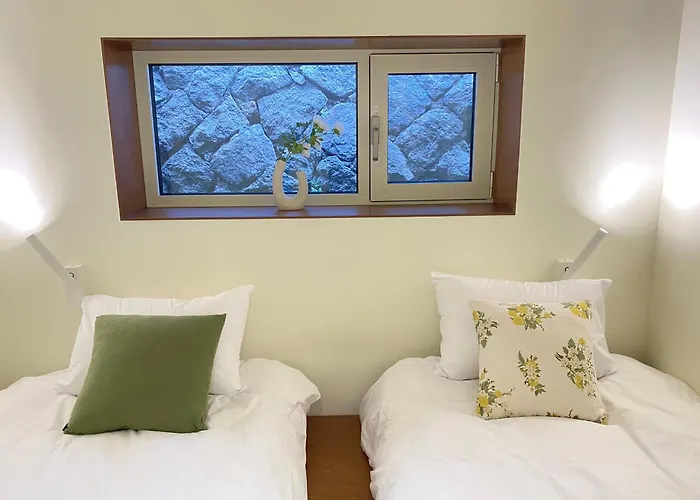 Apartment 지하철 2분 , 6인3룸4베드 ,독채 , 마당 ,동대문 명동 경복궁 10분 ,성수 홍대 20분 *