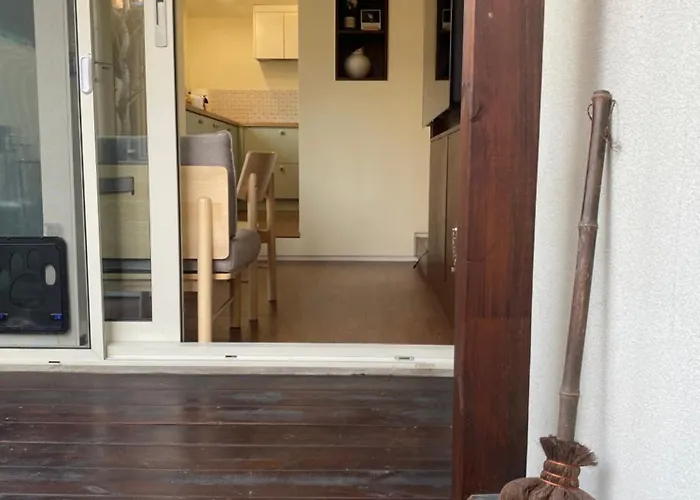 지하철 2분 , 6인3룸4베드 ,독채 , 마당 ,동대문 명동 경복궁 10분 ,성수 홍대 20분 Apartment *