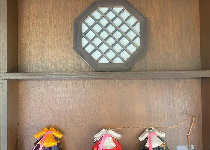 지하철 2분 , 6인3룸4베드 ,독채 , 마당 ,동대문 명동 경복궁 10분 ,성수 홍대 20분 Apartment *
