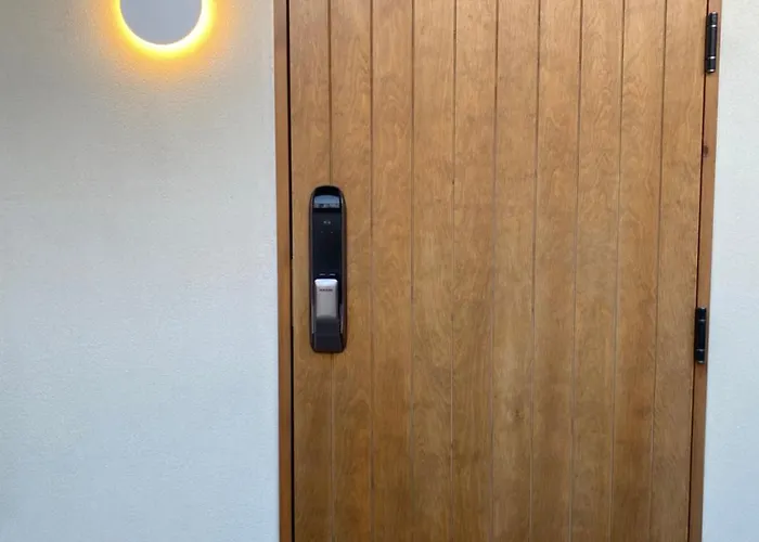 Apartment 지하철 2분 , 6인3룸4베드 ,독채 , 마당 ,동대문 명동 경복궁 10분 ,성수 홍대 20분