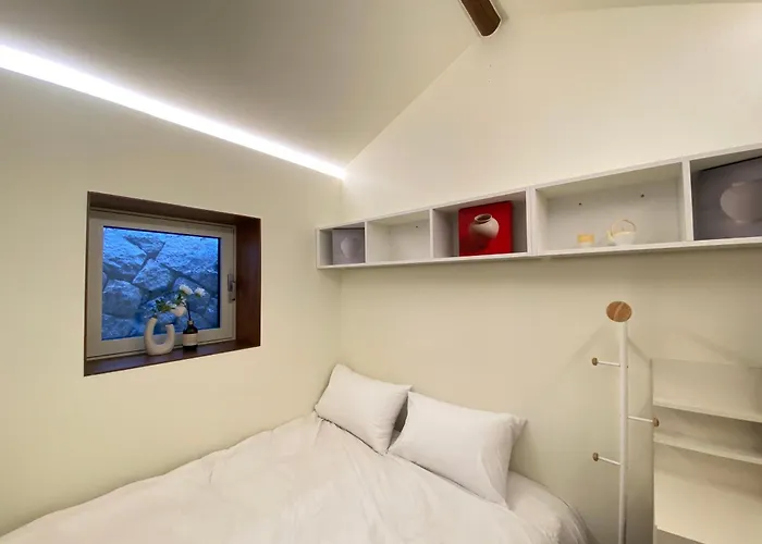 지하철 2분 , 6인3룸4베드 ,독채 , 마당 ,동대문 명동 경복궁 10분 ,성수 홍대 20분 Apartment Seoul