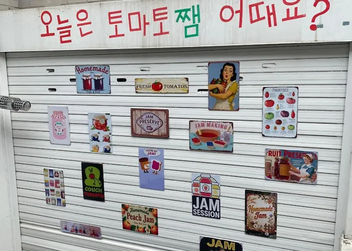 지하철 2분 , 6인3룸4베드 ,독채 , 마당 ,동대문 명동 경복궁 10분 ,성수 홍대 20분 Apartment *