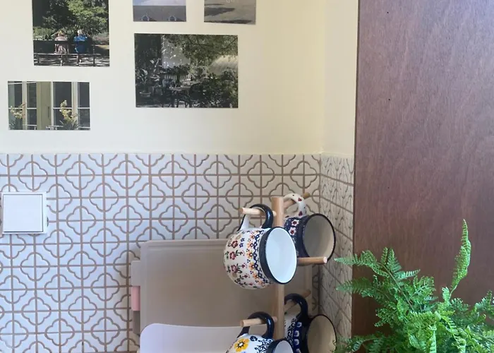 지하철 2분 , 6인3룸4베드 ,독채 , 마당 ,동대문 명동 경복궁 10분 ,성수 홍대 20분 Apartment *